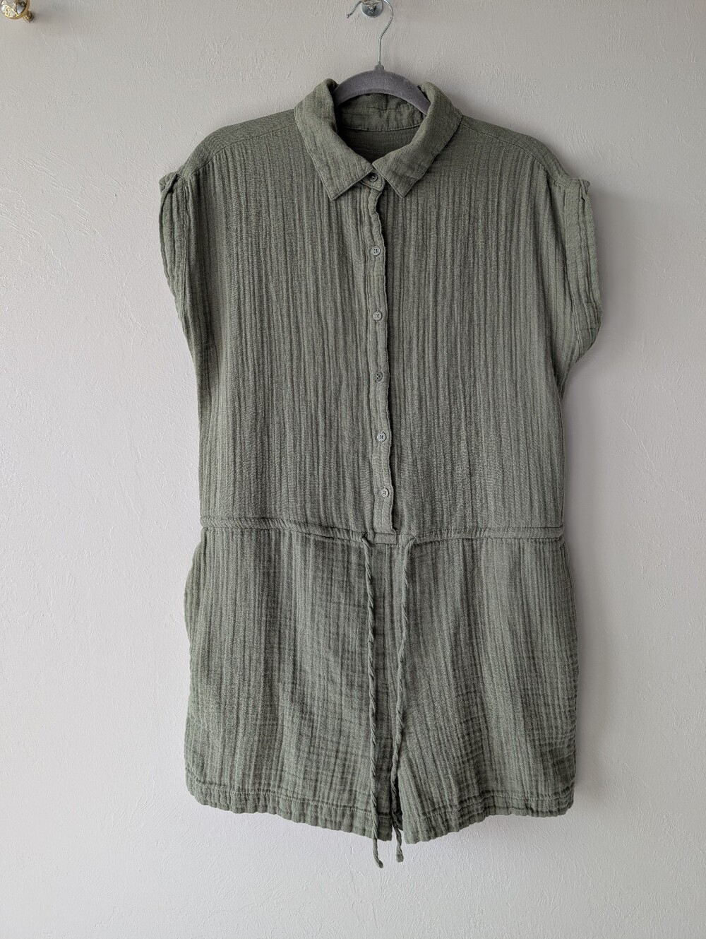 Button-Front Short Sleeve Romper in Olive Green Size M 100% Cotton Summer